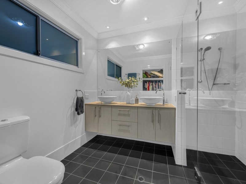 10 Bank Street, Windsor QLD 4030