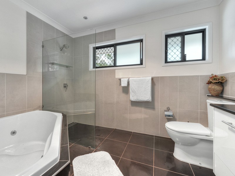 170 Trouts Road, Stafford Heights QLD 4053