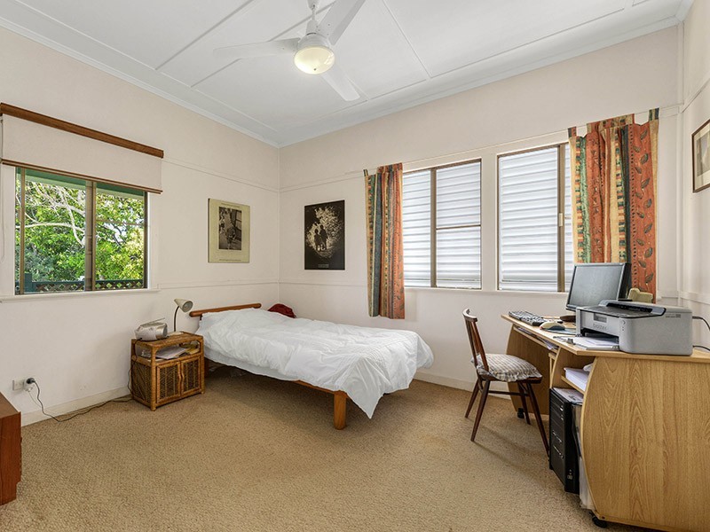 4 Handcroft Street, Wavell Heights QLD 4012