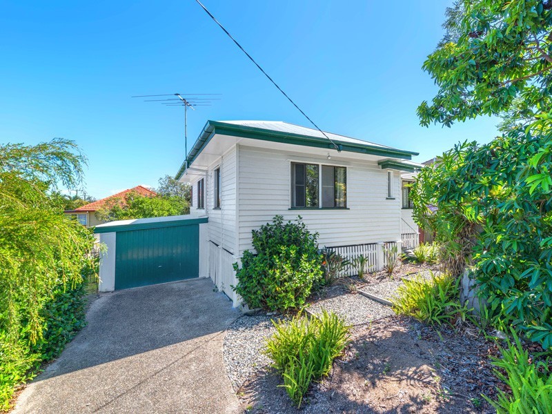 4 Handcroft Street, Wavell Heights QLD 4012