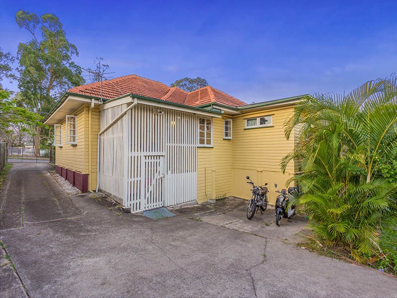 35 Bega Street, Grange QLD 4051