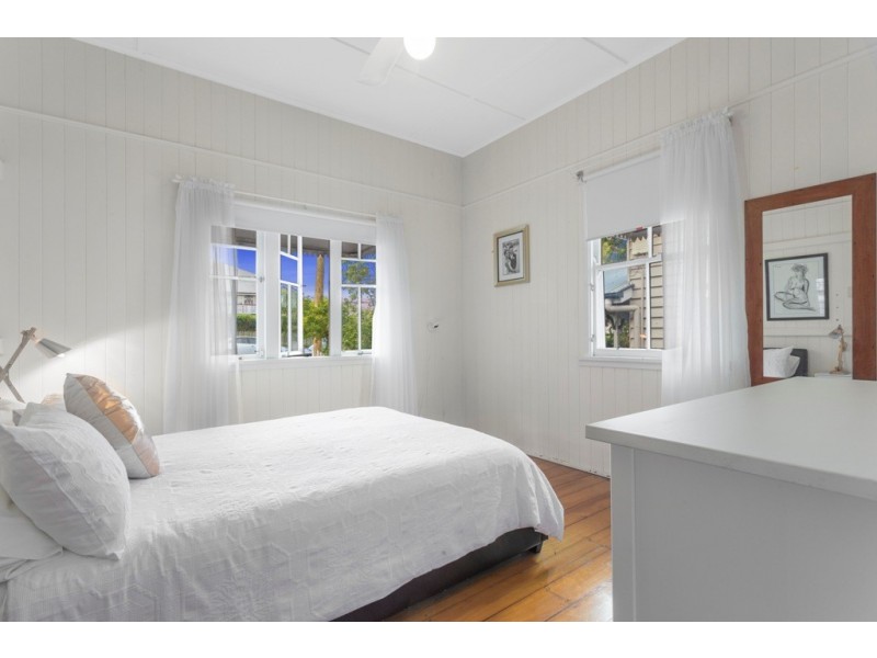 22 Dennis Street, Grange QLD 4051