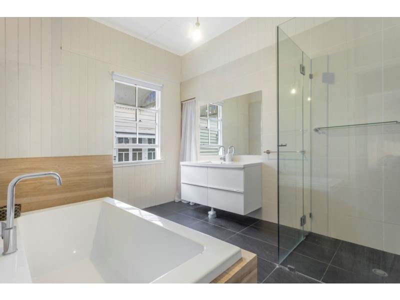 22 Dennis Street, Grange QLD 4051