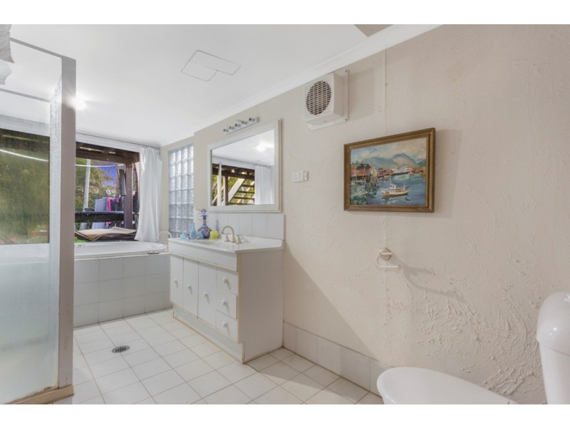 22 Dennis Street, Grange QLD 4051