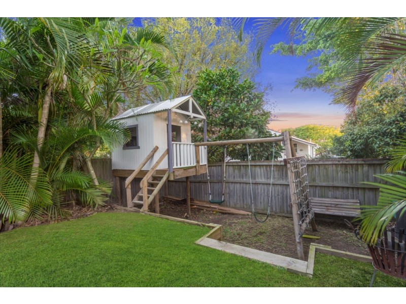 22 Dennis Street, Grange QLD 4051