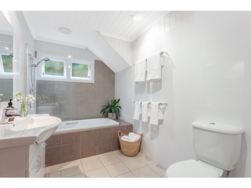 22 Evelyn Street, Grange QLD 4051