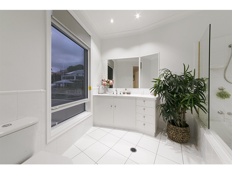 2 Langside Road, Hamilton QLD 4007