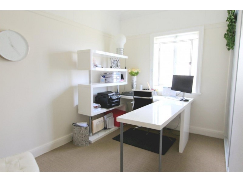 27 Tathra Street, Stafford QLD 4053