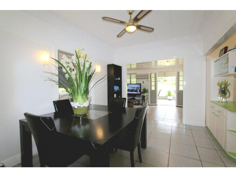 27 Tathra Street, Stafford QLD 4053