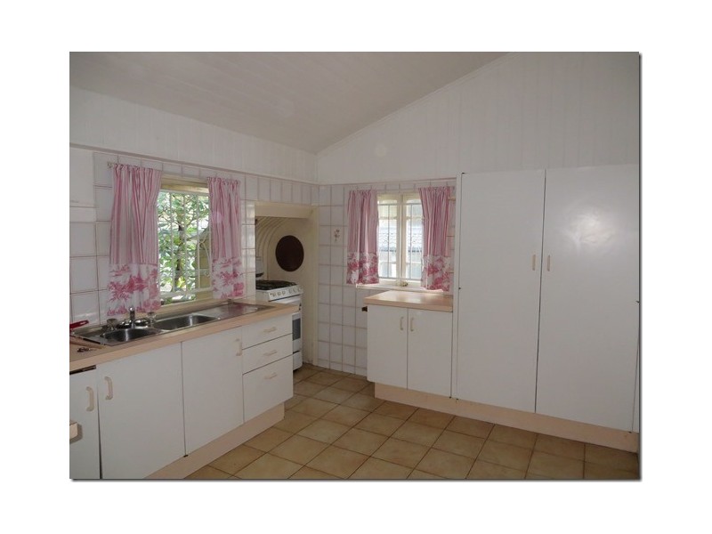 18 Rosemount Terrace, Windsor QLD 4030