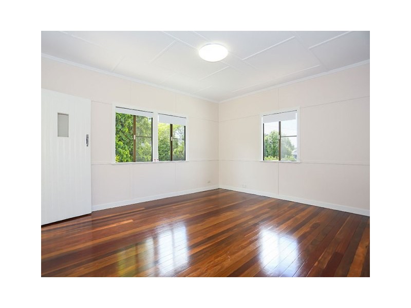 4 Handcroft Street, Wavell Heights QLD 4012