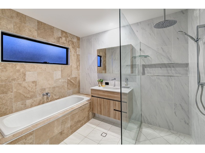 68 Raceview Avenue, Hendra QLD 4011