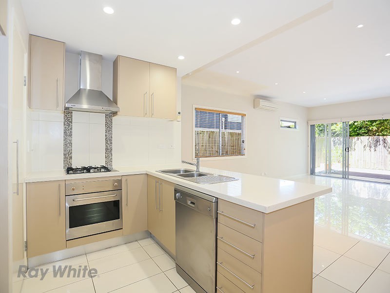 2/9 Bradley Avenue, Kedron QLD 4031