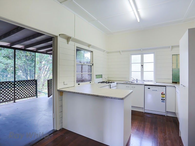 8 Bradley Avenue, Kedron QLD 4031