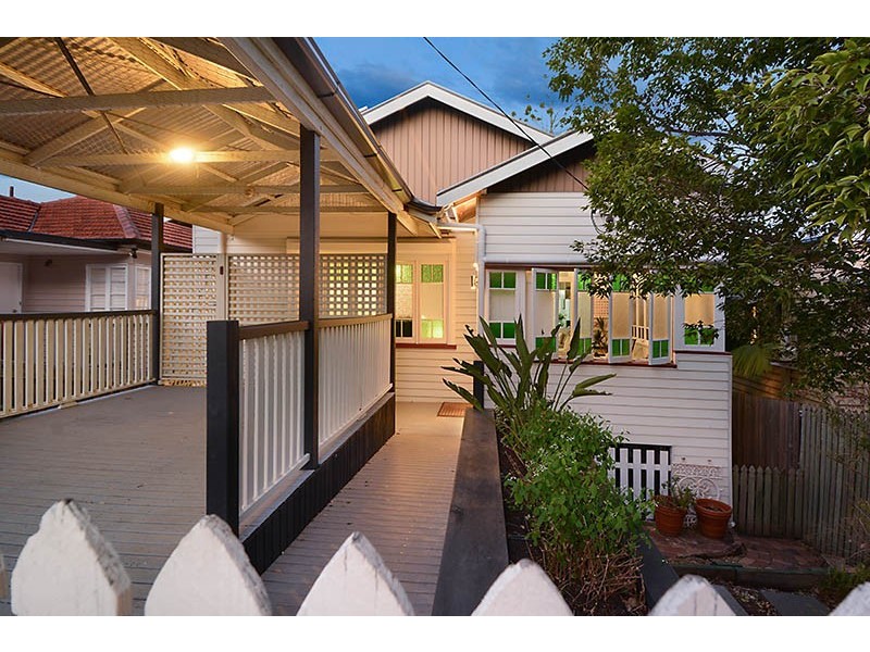 31 Tenth Avenue, Windsor QLD 4030