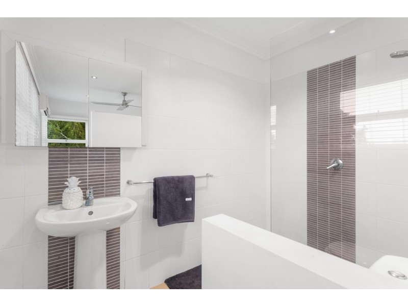 19 Basnett Street, Chermside West QLD 4032