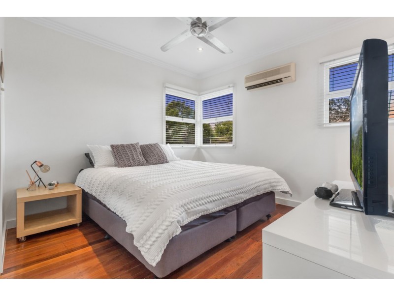 19 Basnett Street, Chermside West QLD 4032