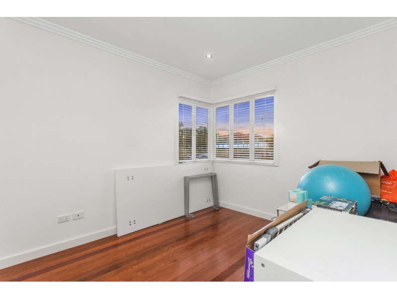 19 Basnett Street, Chermside West QLD 4032