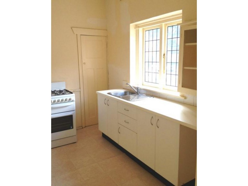 217 Anzac Pde, Kensington NSW 2033