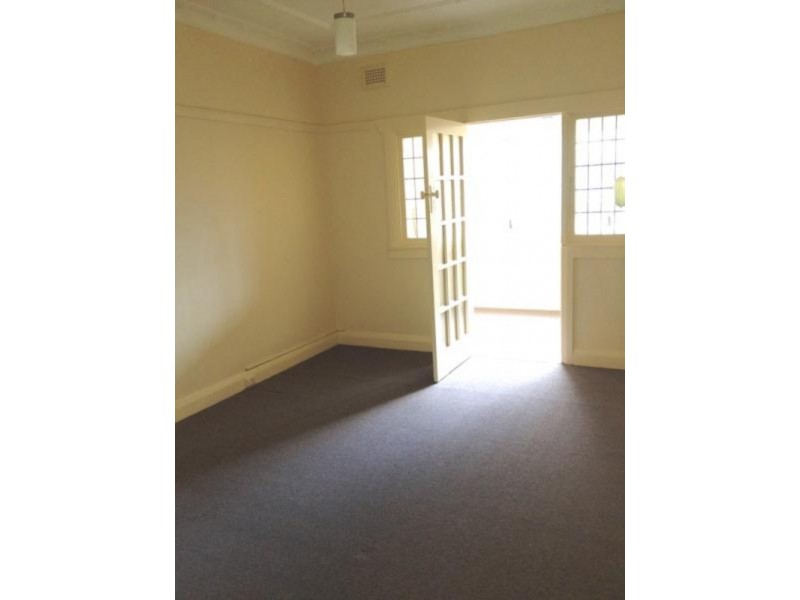 217 Anzac Pde, Kensington NSW 2033