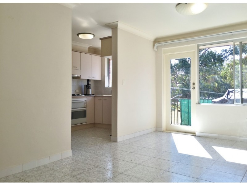 9/18 Barber Ave, Eastlakes NSW 2018