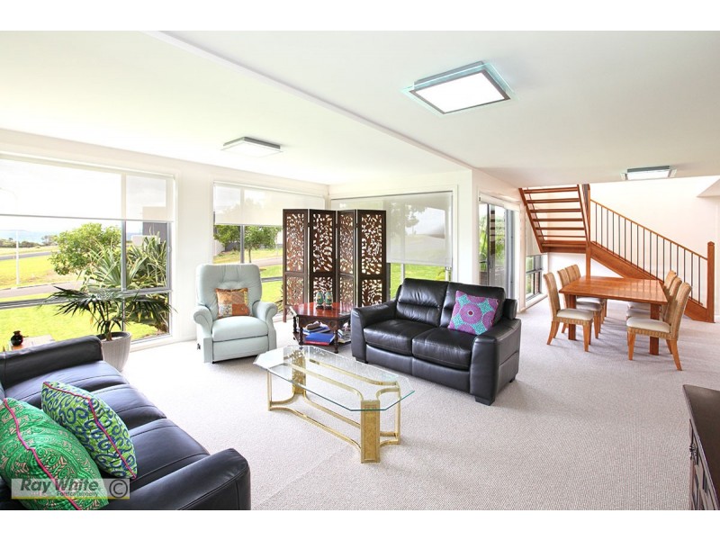 16 Torquay Circuit, Red Head NSW 2430