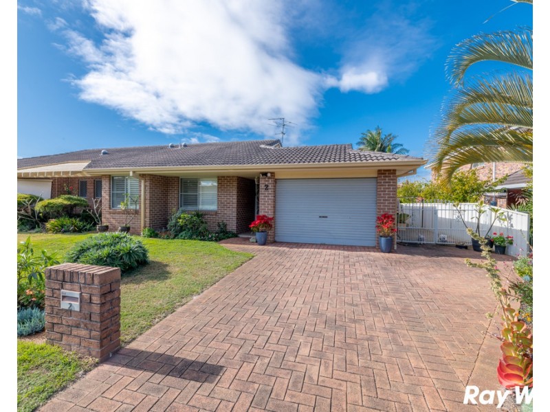 2/2 Commodore Place, Tuncurry NSW 2428