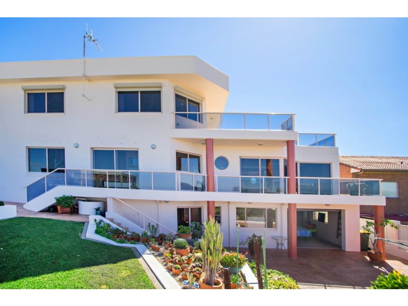 22 High Street, Black Head NSW 2430