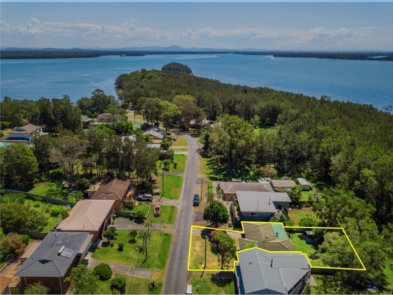 24 Seabreeze Parade, Green Point NSW 2428