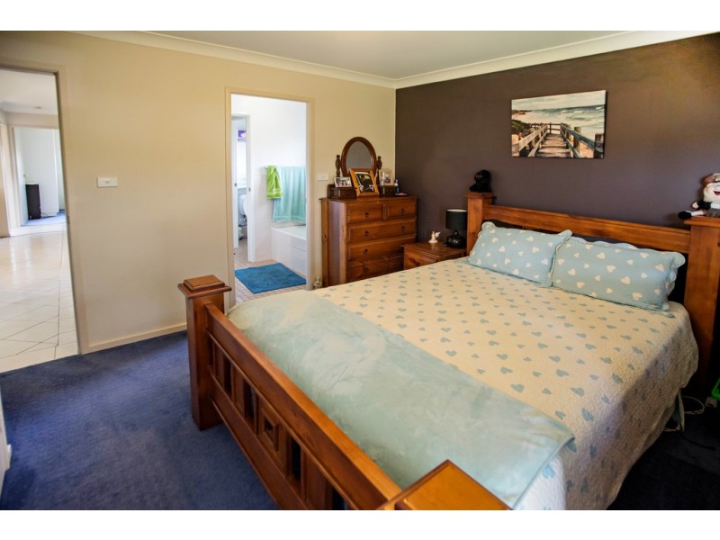 4 Greenview Close, Forster NSW 2428