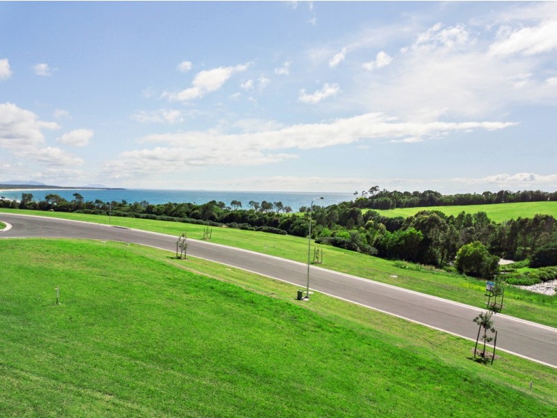 8 Noosa Crescent, Red Head NSW 2430