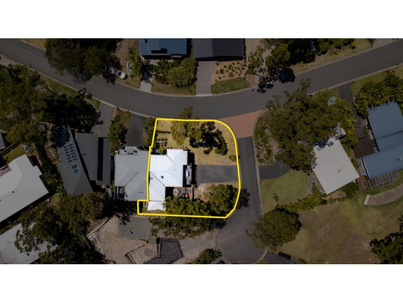 1/2 Skyline Place, Elizabeth Beach NSW 2428