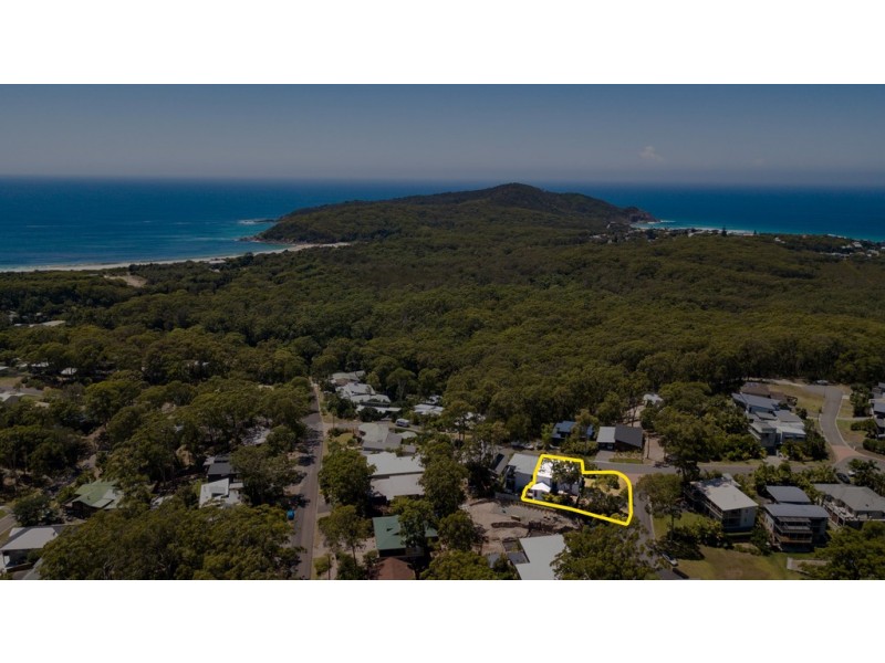 1/2 Skyline Place, Elizabeth Beach NSW 2428