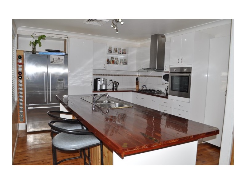 18 Tree View Place, Forster NSW 2428