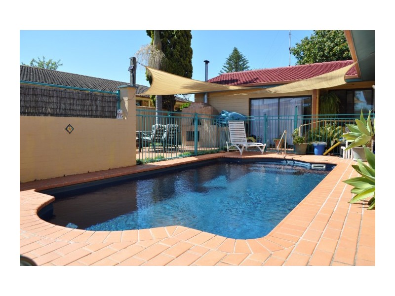 18 Tree View Place, Forster NSW 2428