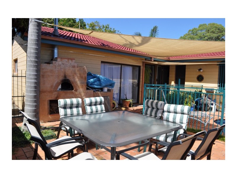 18 Tree View Place, Forster NSW 2428