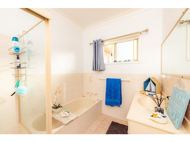 2/147 Kularoo Drive, Forster NSW 2428