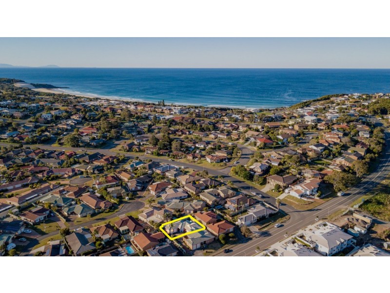 2/147 Kularoo Drive, Forster NSW 2428