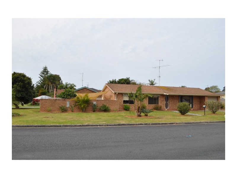 2 Blundell Avenue, Forster NSW 2428