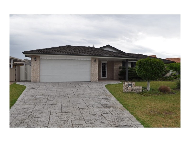 55 Amanda Cres, Forster NSW 2428