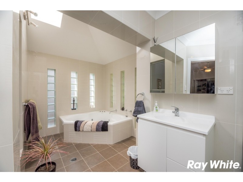 5 Zamia Place, Forster NSW 2428
