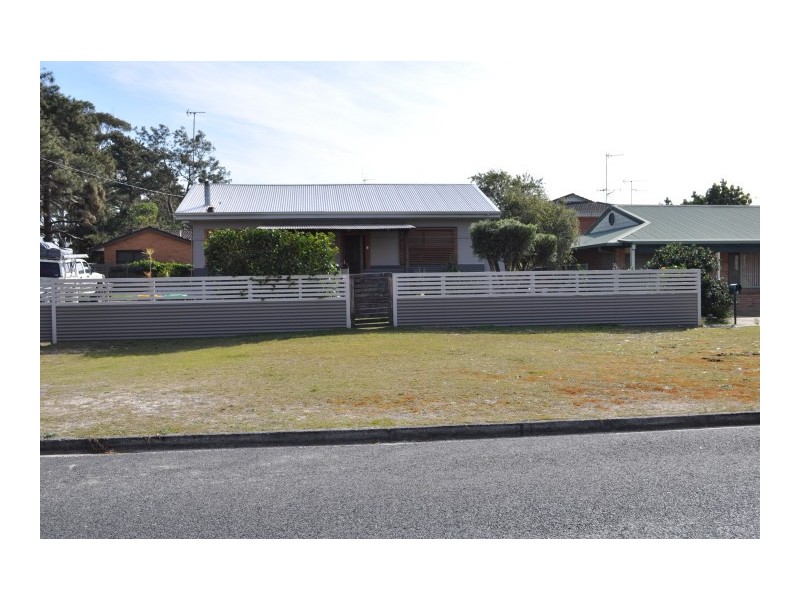 2 Peel Street, Tuncurry NSW 2428