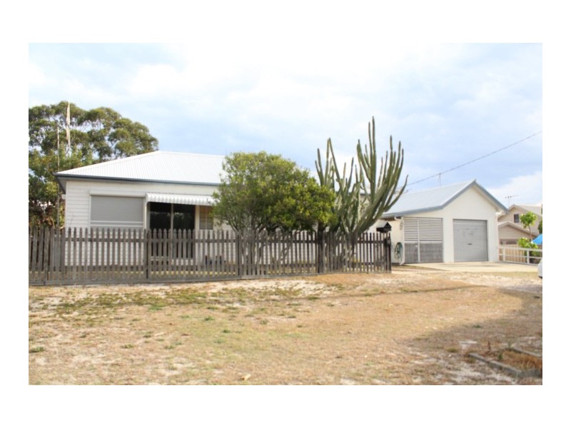 10 Wallis Street, Tuncurry NSW 2428
