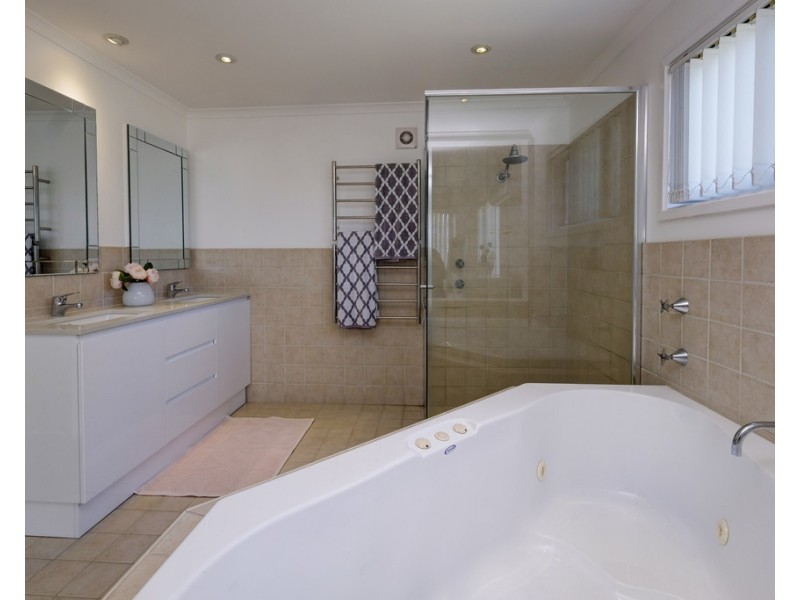 8 The Bridle Path, Tallwoods Village NSW 2430