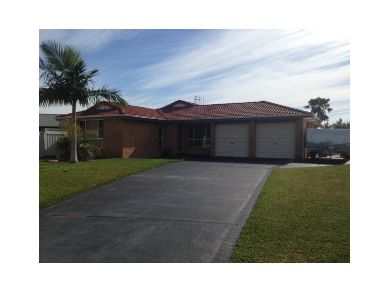8 Tandara Place, Forster NSW 2428