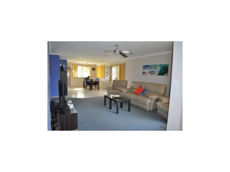 8 Tandara Place, Forster NSW 2428