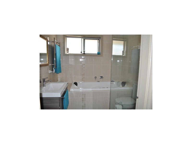 8 Tandara Place, Forster NSW 2428