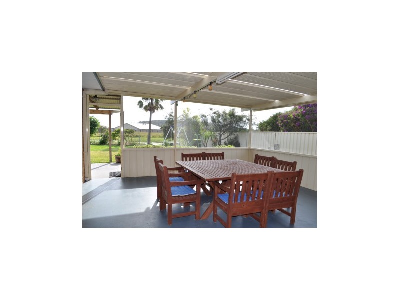 8 Tandara Place, Forster NSW 2428
