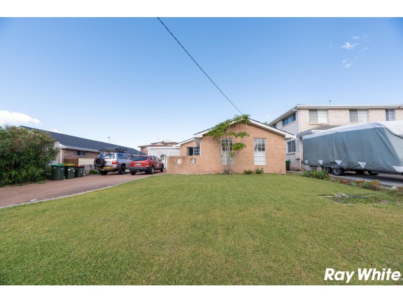 32 Lakeview Crescent, Forster NSW 2428