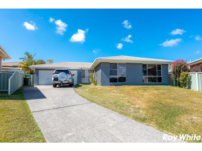 16 Burke Close, Forster NSW 2428